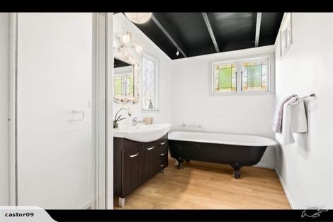 Photo of property in 8 Poplar Road, Stanmore Bay, Whangaparaoa, 0932