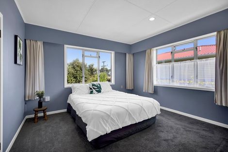 Photo of property in 10 York Crescent, Westown, New Plymouth, 4310