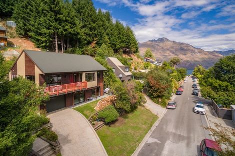 Photo of property in 3 Mackinnon Terrace, Sunshine Bay, Queenstown, 9300