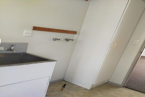 Photo of property in 16 Babich Road, Henderson Valley, Auckland, 0614