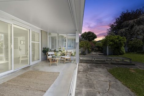 Photo of property in 335f Devon Street West, New Plymouth, 4310