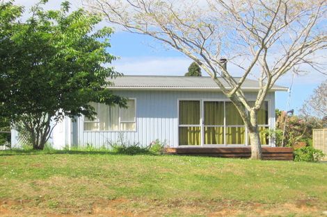 Photo of property in 18 Athenree Road, Athenree, Katikati, 3177