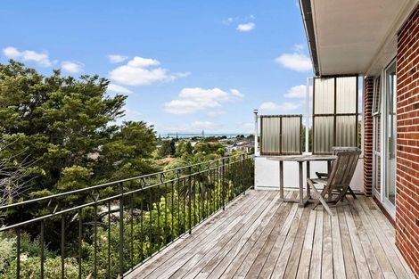 Photo of property in 5 Elizabeth Place, Mairangi Bay, Auckland, 0630