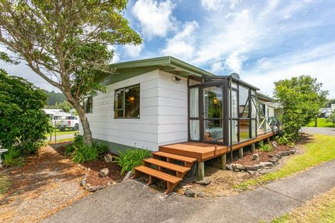 Photo of property in 106 Waverley Place, Whangamata, 3620