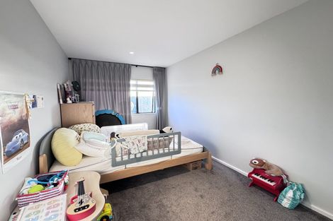 Photo of property in 48 Bordeaux Parade, Te Atatu South, Auckland, 0610