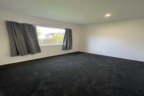 Photo of property in 21 Chilcott Road, Henderson, Auckland, 0612