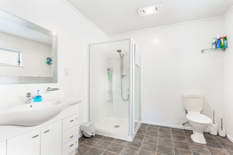 Photo of property in 15 Divich Avenue, Te Atatu South, Auckland, 0610