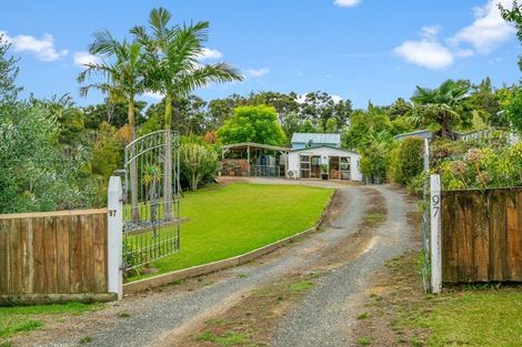Photo of property in 97 Bays Road, Orere Point, Papakura, 2585