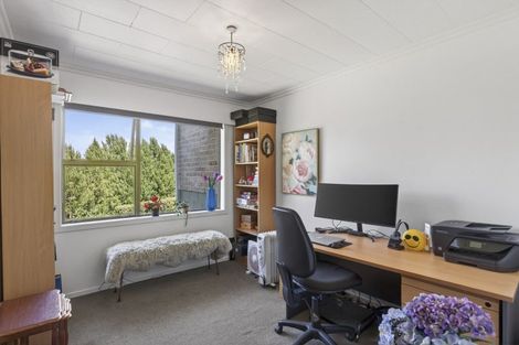 Photo of property in 11a Longview Drive, Merrilands, New Plymouth, 4312