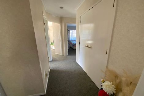 Photo of property in 2/246 Cascades Road, Botany Downs, Auckland, 2010