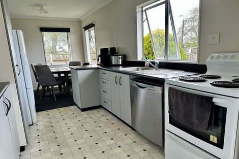 Photo of property in 24 Suzanne Grove, Kelvin Grove, Palmerston North, 4414