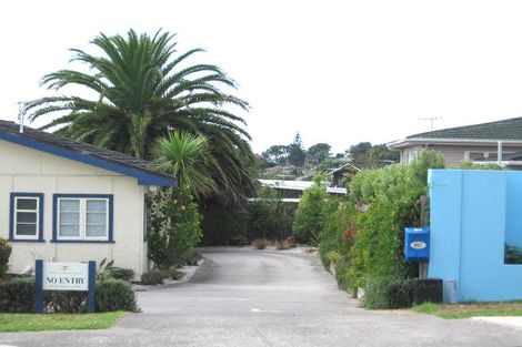 Photo of property in 2/987 Beach Road, Torbay, Auckland, 0630