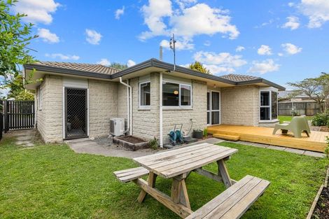 Photo of property in 8a Janet Street, Upper Riccarton, Christchurch, 8041