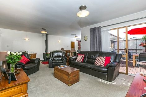 Photo of property in 13 Matuhi Rise, Henderson, Auckland, 0612