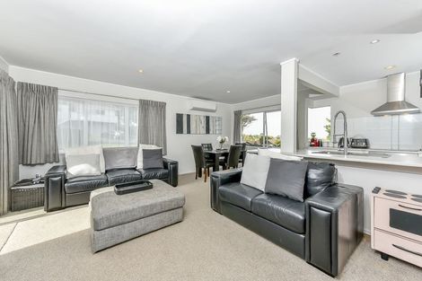 Photo of property in 4/26 Midgley Road, West Harbour, Auckland, 0618