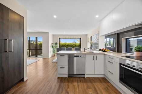 Photo of property in 21 Irving Place, Hobsonville, Auckland, 0616
