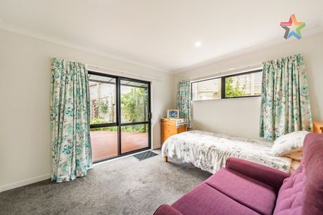 Photo of property in 6 Poto Road, Normandale, Lower Hutt, 5010