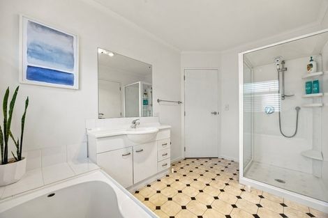 Photo of property in 1/86 Tamatea Road, Taupo, 3330