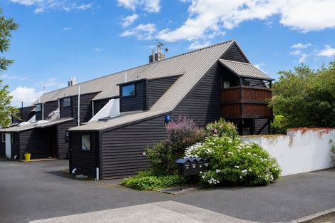 Photo of property in 2a Pitoitoi Road, Days Bay, Lower Hutt, 5013