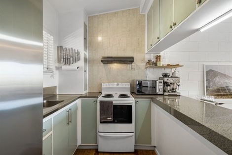 Photo of property in 2/289 Glenfield Road, Glenfield, Auckland, 0629