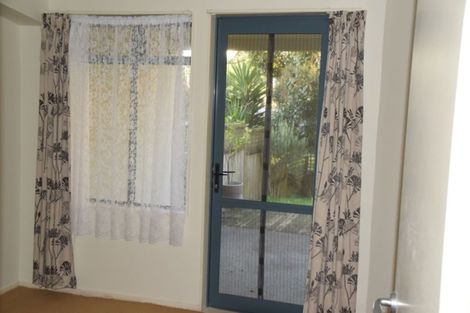 Photo of property in 6/6-8 Pannill Place, Oteha, Auckland, 0632