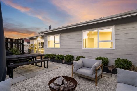 Photo of property in 11 Parkinson Close, Whitby, Porirua, 5024