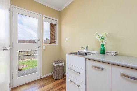 Photo of property in 3 Serrita Avenue, Sunnyhills, Auckland, 2010