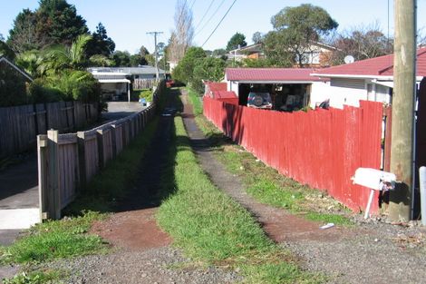 Photo of property in 25 Roberts Road, Te Atatu South, Auckland, 0610