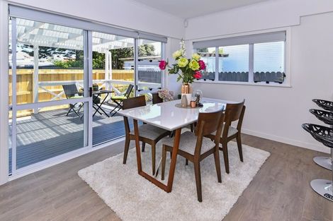 Photo of property in 37 Churchill Avenue, Manurewa, Auckland, 2102