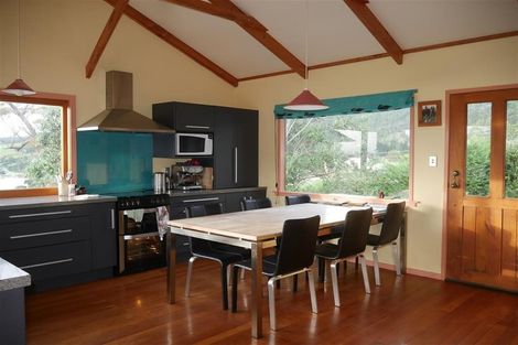 Photo of property in 6 Reotahi Road, Whangarei Heads, Whangarei, 0174