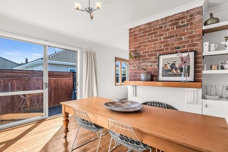 Photo of property in 121 Selwyn Street, Somerfield, Christchurch, 8024