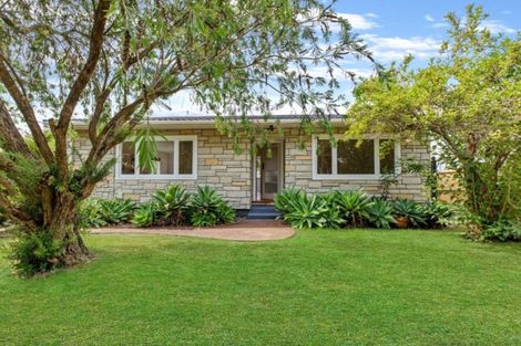 Photo of property in 1/7 Woodside Road, Massey, Auckland, 0614
