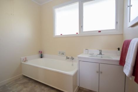 Photo of property in 2/205a Waimea Terrace, Beckenham, Christchurch, 8023