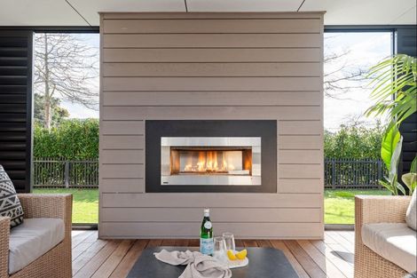 Photo of property in 2 Shearwater Lane, Point Wells, 0986