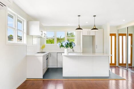 Photo of property in 39 Dundale Avenue, Blockhouse Bay, Auckland, 0600