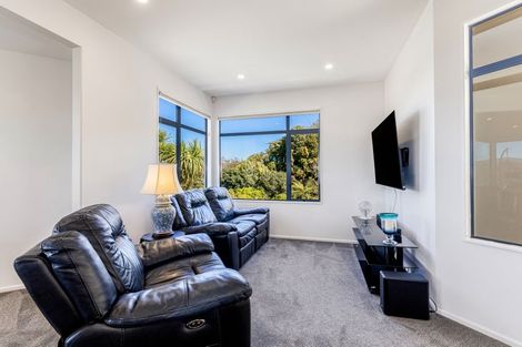 Photo of property in 13 Avonlea Grove, Belmont, Lower Hutt, 5010