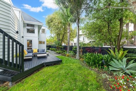 Photo of property in 49a The Esplanade, Eastern Beach, Auckland, 2012
