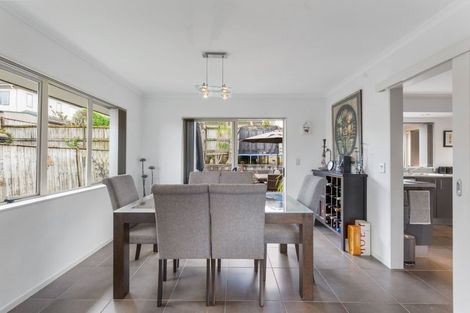 Photo of property in 16 Fernloche Place, Flat Bush, Auckland, 2016