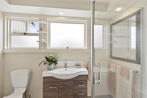 Photo of property in 7 Sawtell Place, Northcote, Christchurch, 8052