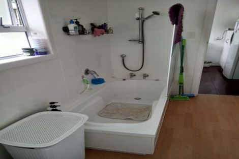 Photo of property in 1/10 Mckelvey Place, Tawa, Wellington, 5028