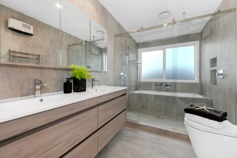 Photo of property in 61 Donegal Park Drive, Flat Bush, Auckland, 2019