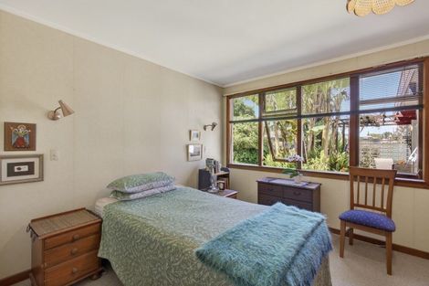 Photo of property in 9 Whitby Place, Westown, New Plymouth, 4310