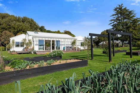 Photo of property in 130 Cross Road, Lepperton, New Plymouth, 4373