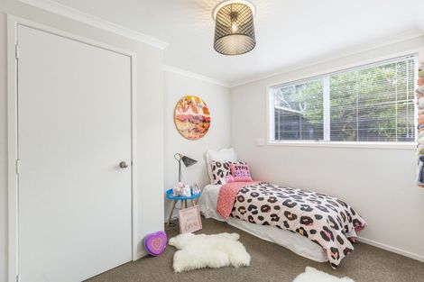 Photo of property in 2/4202a Great North Road, Glendene, Auckland, 0602