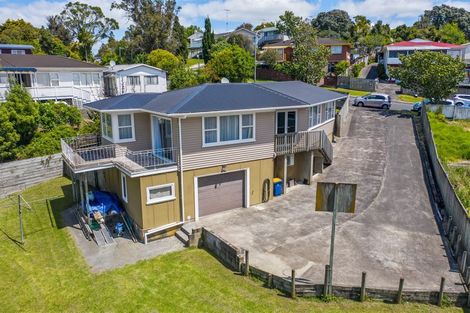 Photo of property in 15 Totaravale Drive, Totara Vale, Auckland, 0629