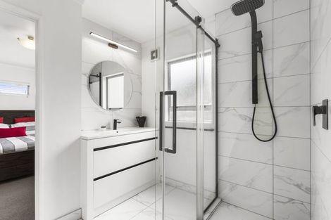 Photo of property in 1/351 West Coast Road, Glen Eden, Auckland, 0602