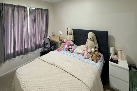 Photo of property in 2/5 Woodall Place, Totara Vale, Auckland, 0627