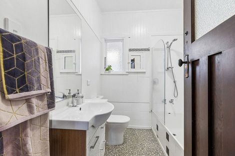 Photo of property in 94 Endeavour Street, Lyall Bay, Wellington, 6022