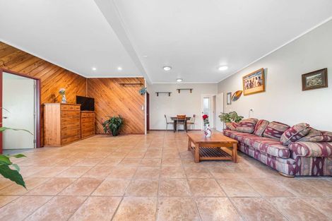 Photo of property in 46a Farquhar Road, Glendene, Auckland, 0602