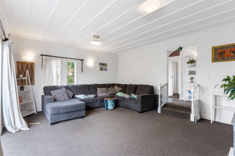 Photo of property in 20 Woodhouse Place, West Harbour, Auckland, 0618